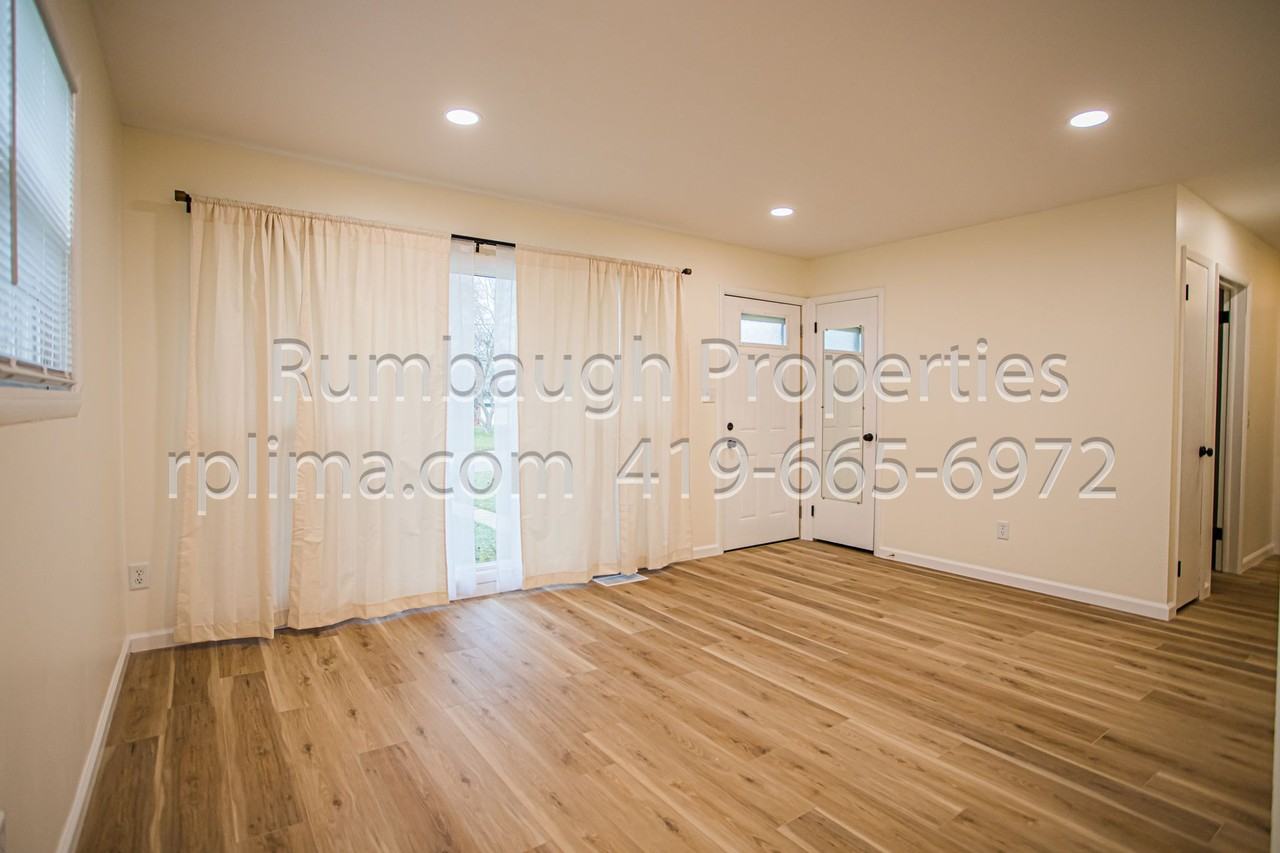 525 S Collins Ave #1 - Photo 6 of 11