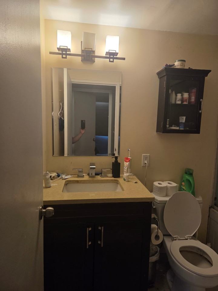 200 Bay Street - Photo 2 of 4