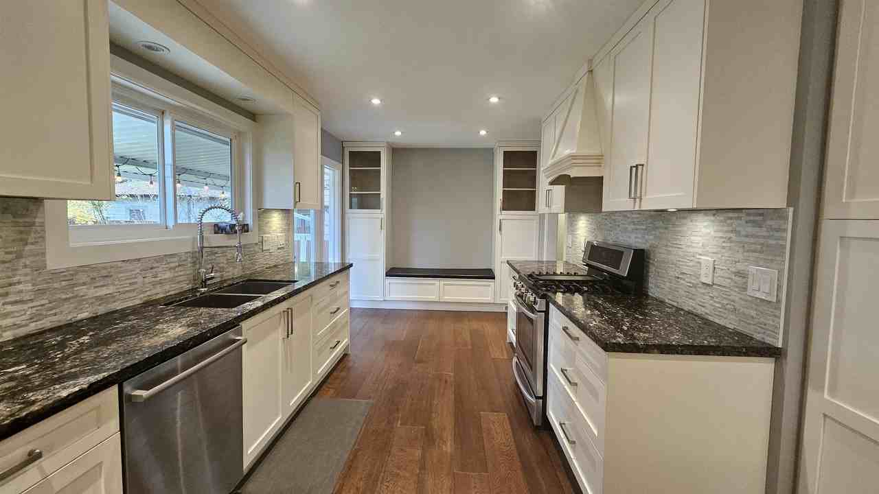 845 Smith Avenue - Photo 3 of 17
