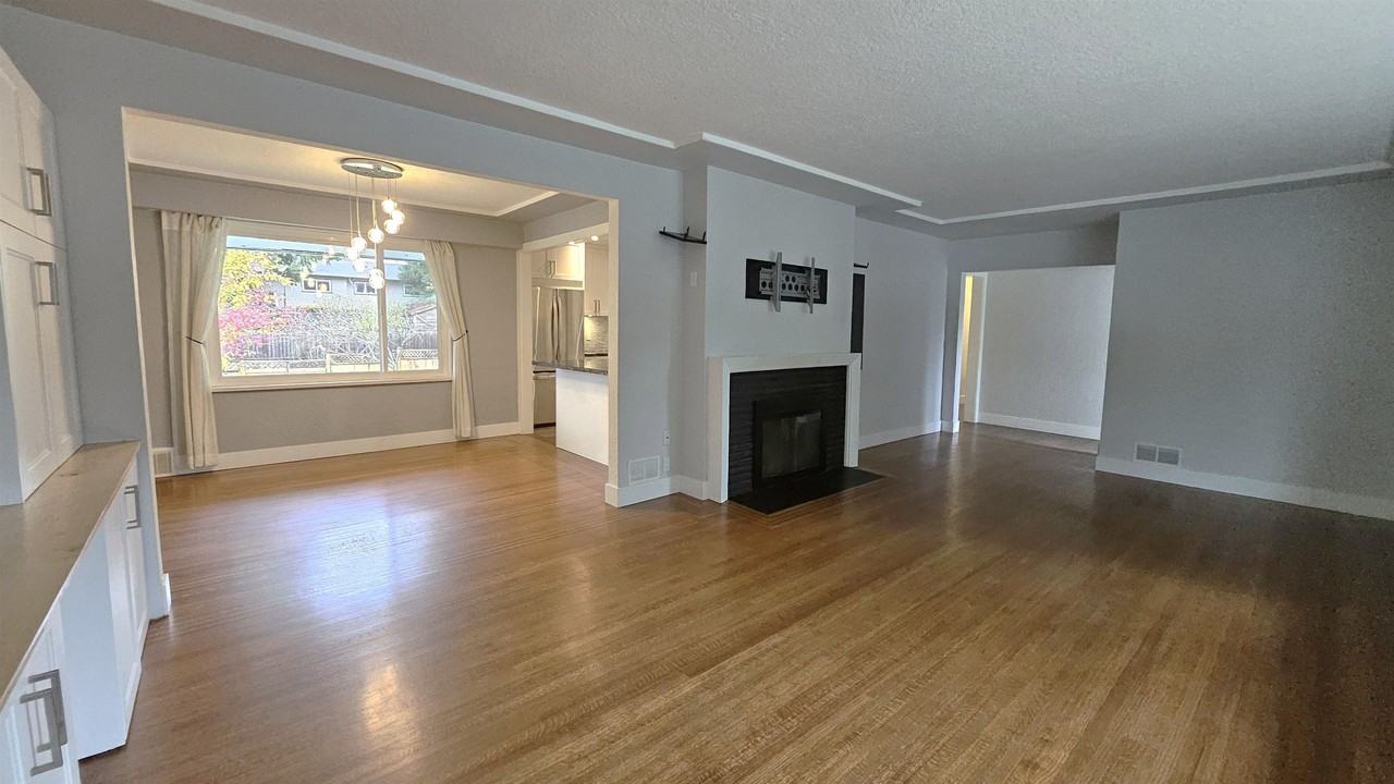 845 Smith Avenue - Photo 6 of 17