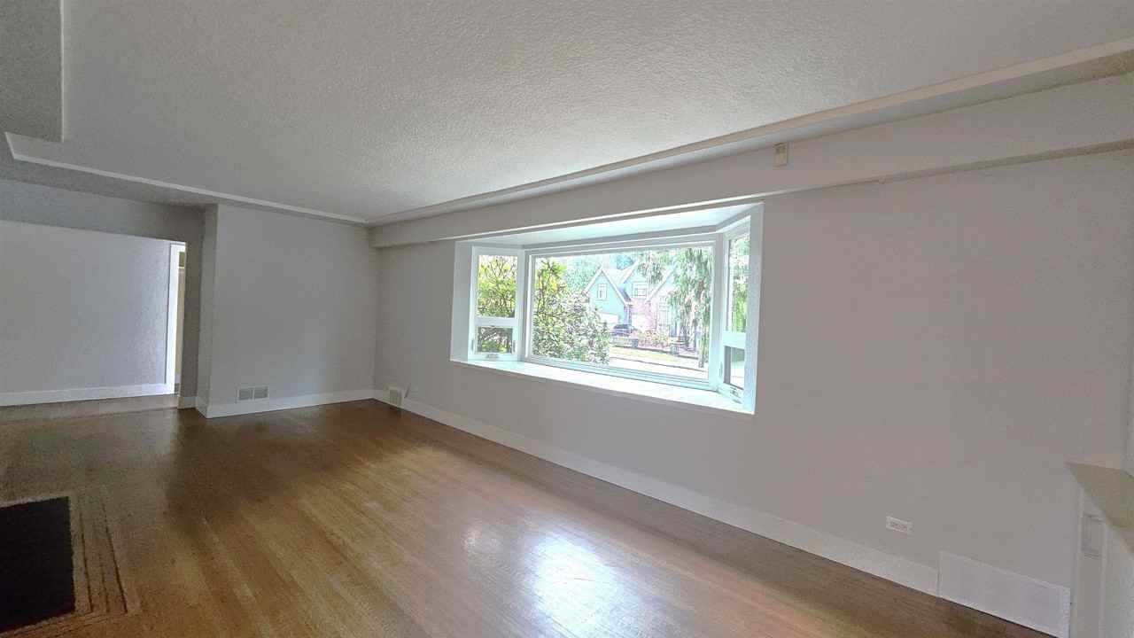 845 Smith Avenue - Photo 7 of 17
