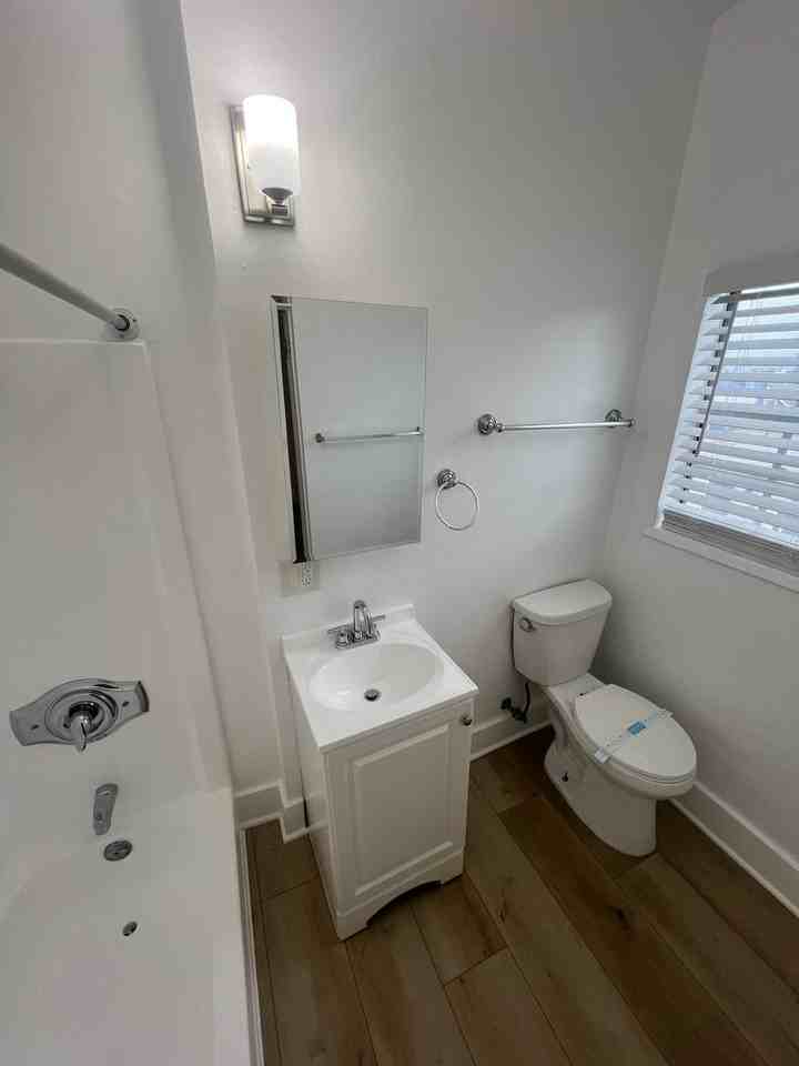906 Pacific Ave - Photo 3 of 9