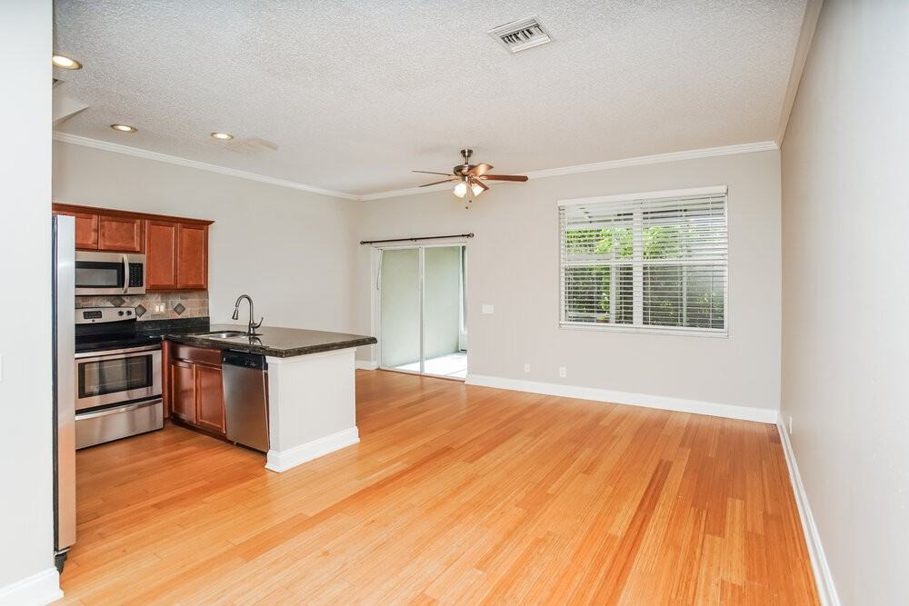 740 Vallance Way Ne - Photo 4 of 17