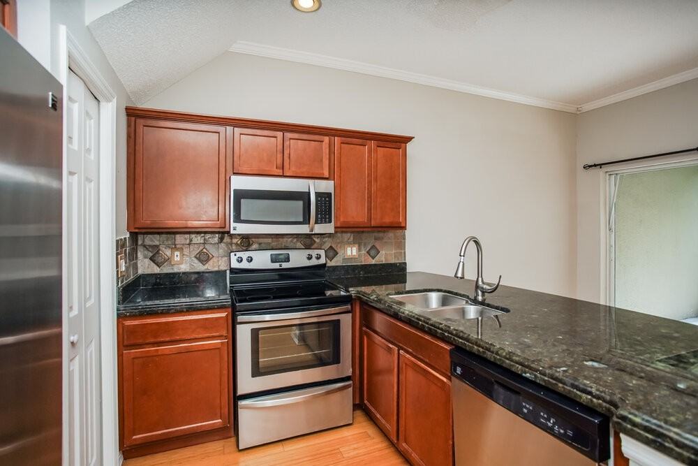740 Vallance Way Ne - Photo 7 of 17