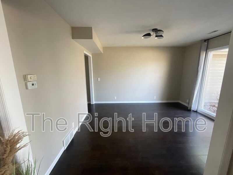 10927 Marcy Plz - Photo 3 of 34