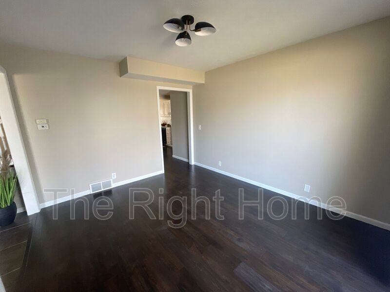 10927 Marcy Plz - Photo 4 of 34
