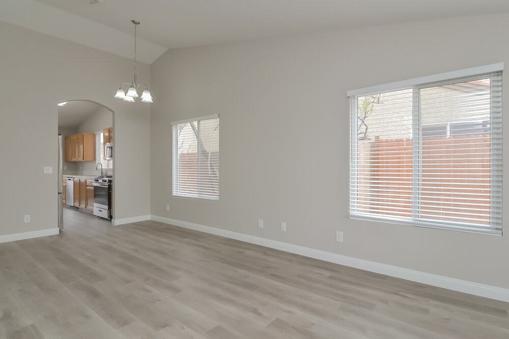 406 Aloha Dr - Photo 5 of 19