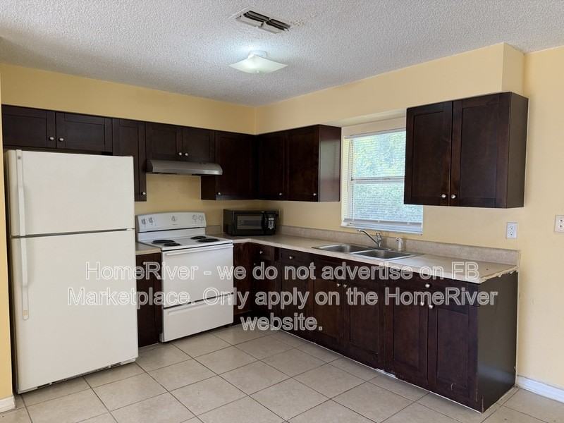 9702 Theresa Cir - Photo 2 of 17