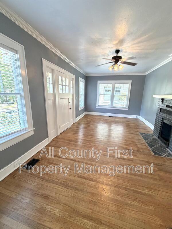 980 Woodland Ave Se - Photo 2 of 19