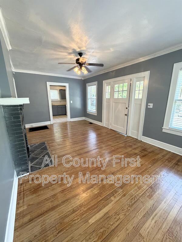 980 Woodland Ave Se - Photo 3 of 19