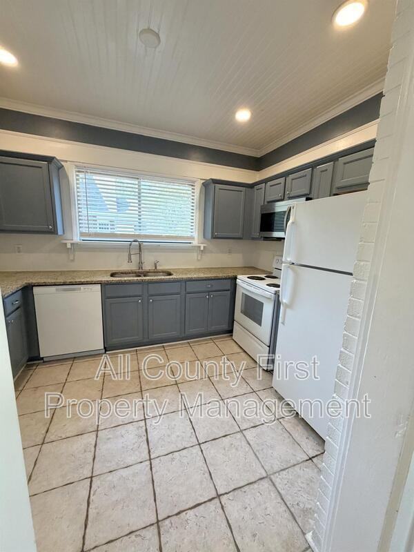 980 Woodland Ave Se - Photo 4 of 19