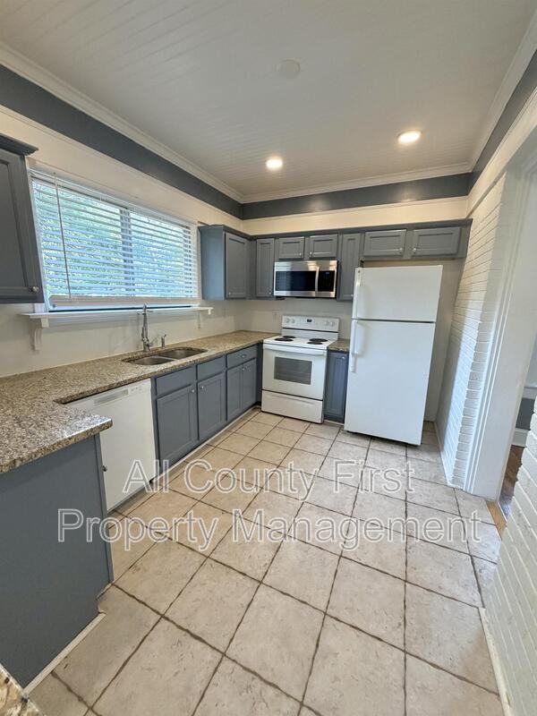 980 Woodland Ave Se - Photo 5 of 19
