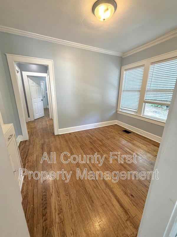 980 Woodland Ave Se - Photo 6 of 19
