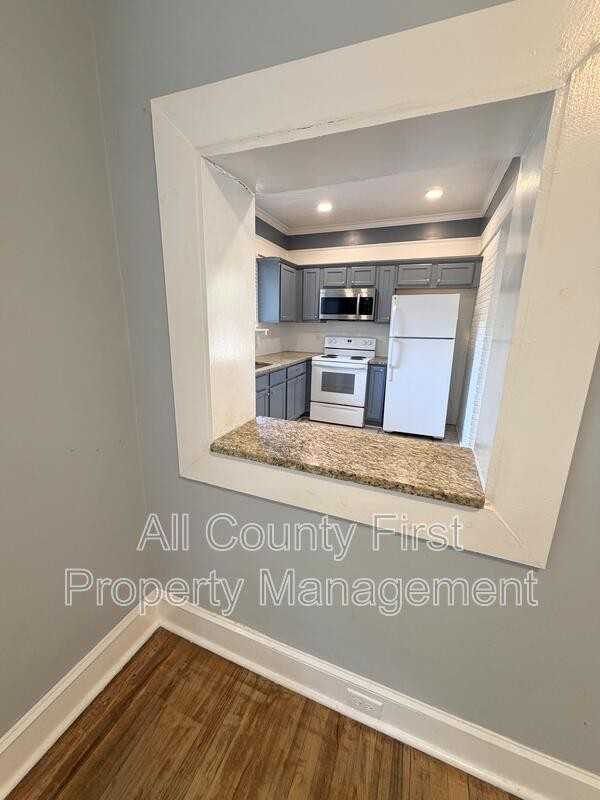 980 Woodland Ave Se - Photo 7 of 19