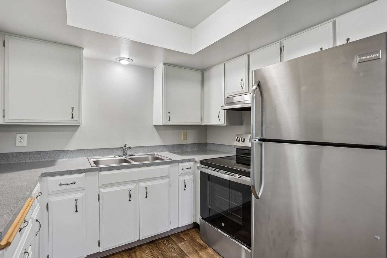 Verandas Apartments - Photo 7 of 26