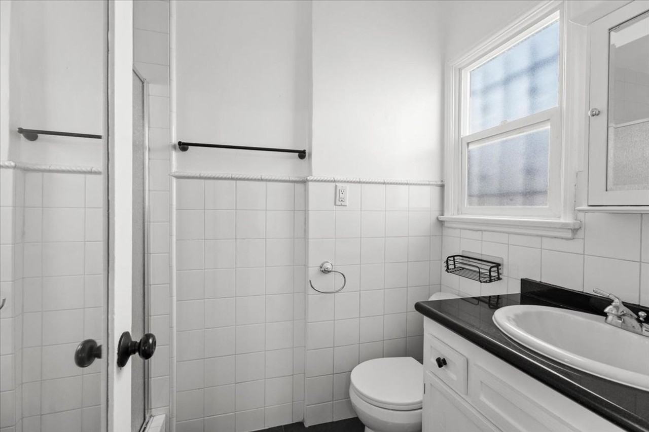 1019 & 1029 Westmoreland Apartments - Photo 4 of 40