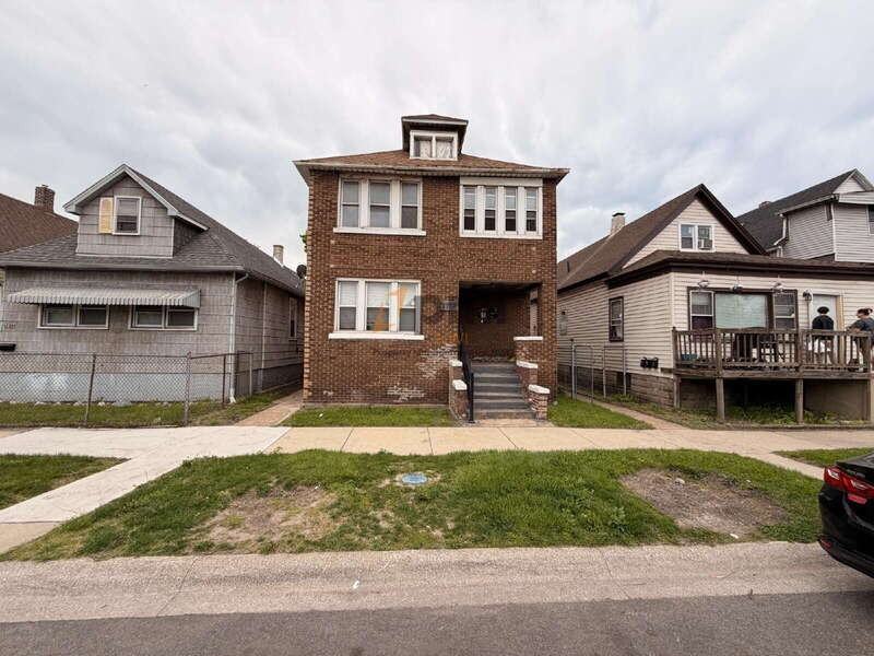 3910 Catalpa St #2 - Photo 3 of 15