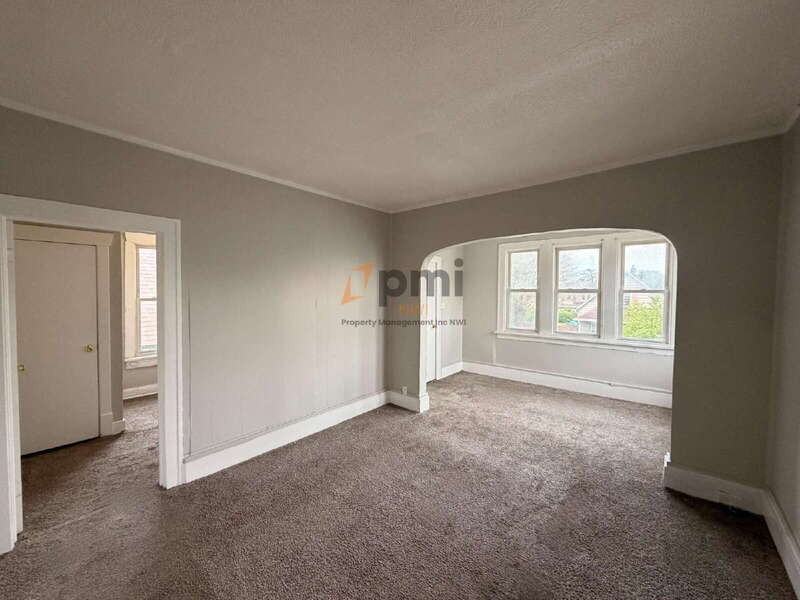 3910 Catalpa St #2 - Photo 4 of 15