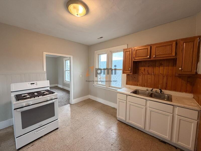 3910 Catalpa St #2 - Photo 5 of 15