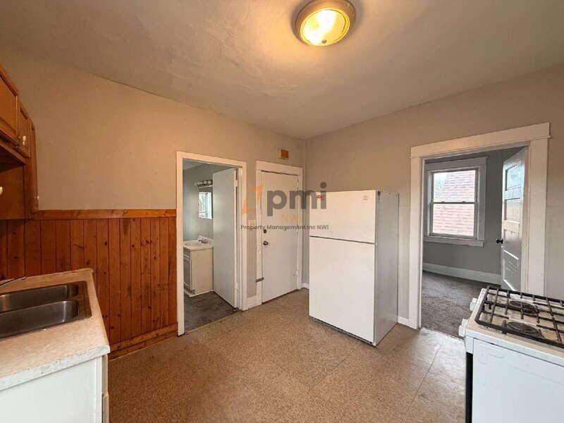 3910 Catalpa St #2 - Photo 6 of 15