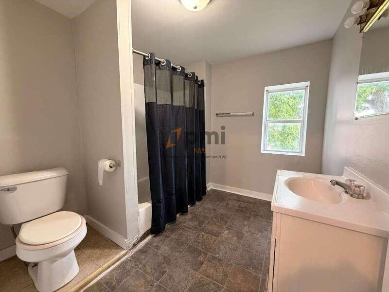 3910 Catalpa St #2 - Photo 7 of 15