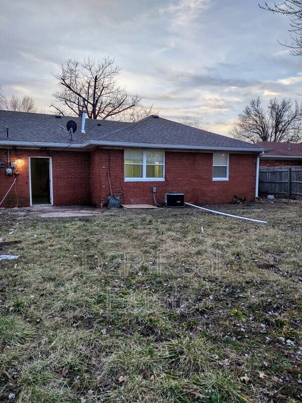 7909 Southfield Dr - Photo 2 of 11