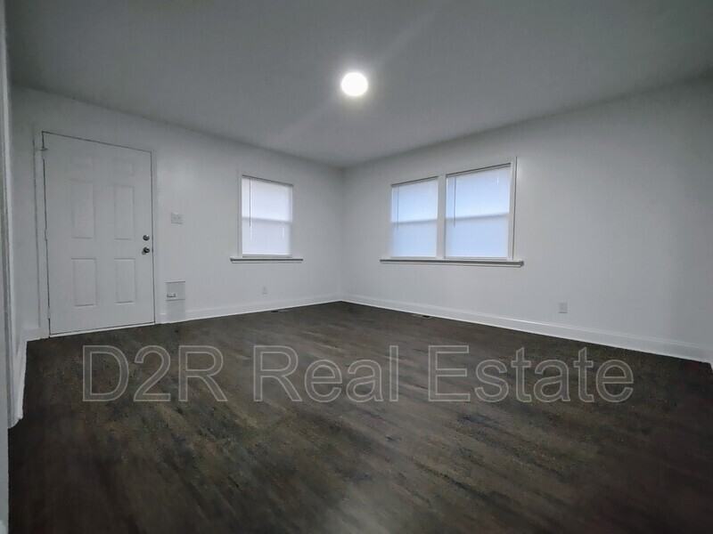 7909 Southfield Dr - Photo 3 of 11