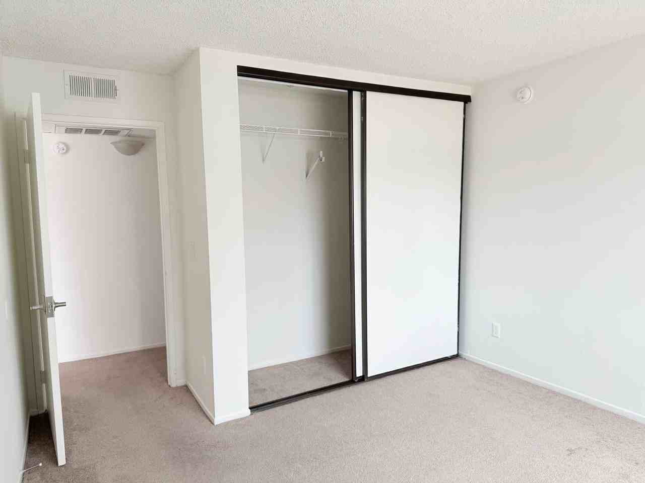 400 Westmoreland Apartments - Photo 6 of 11