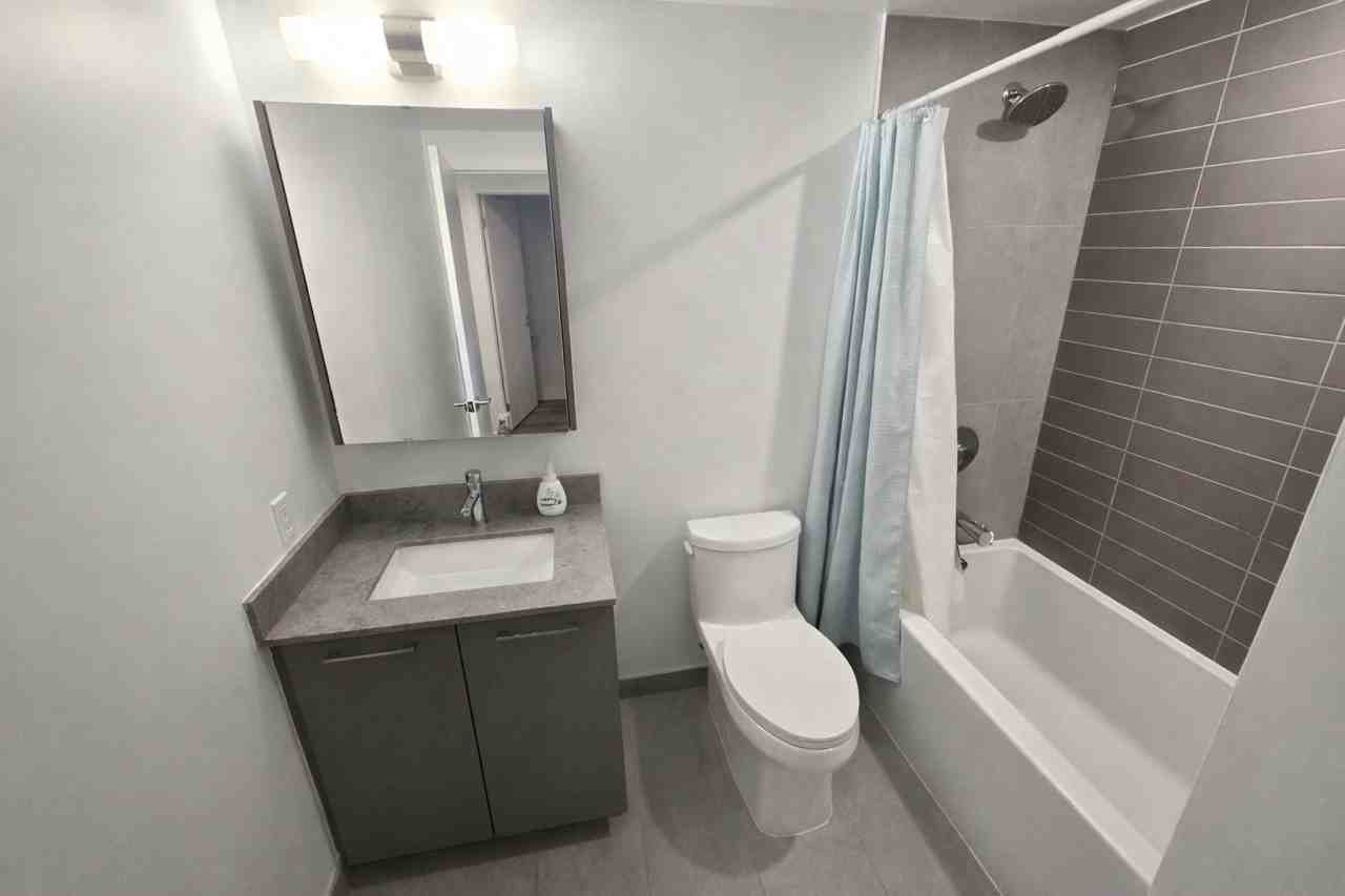 101 Roehampton Ave - Photo 2 of 4
