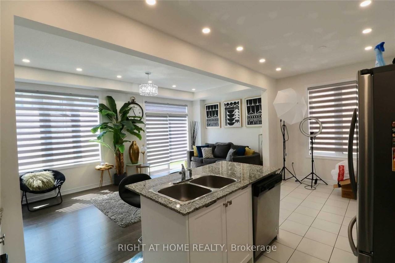 9 Conarty Crescent - Photo 5 of 22