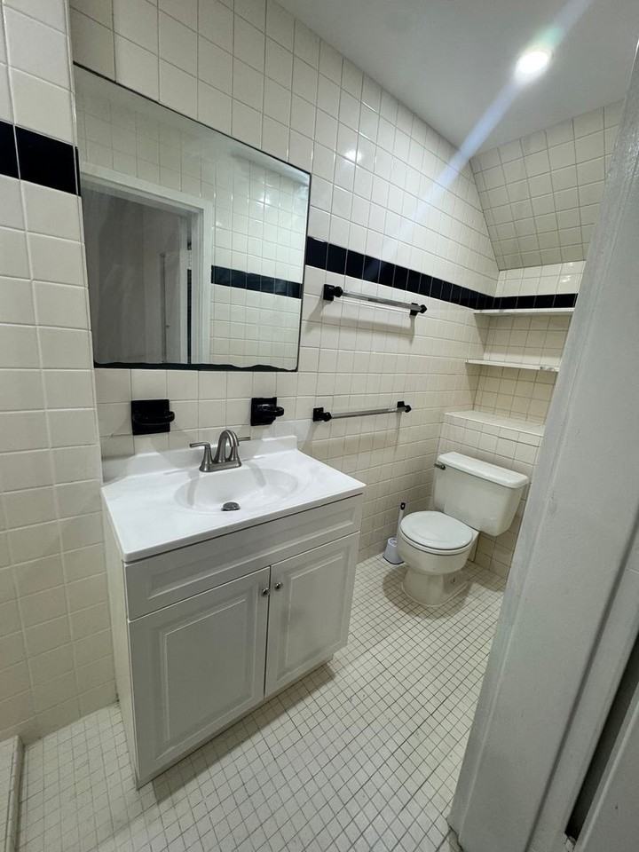 416 Bloomfield - Photo 4 of 11
