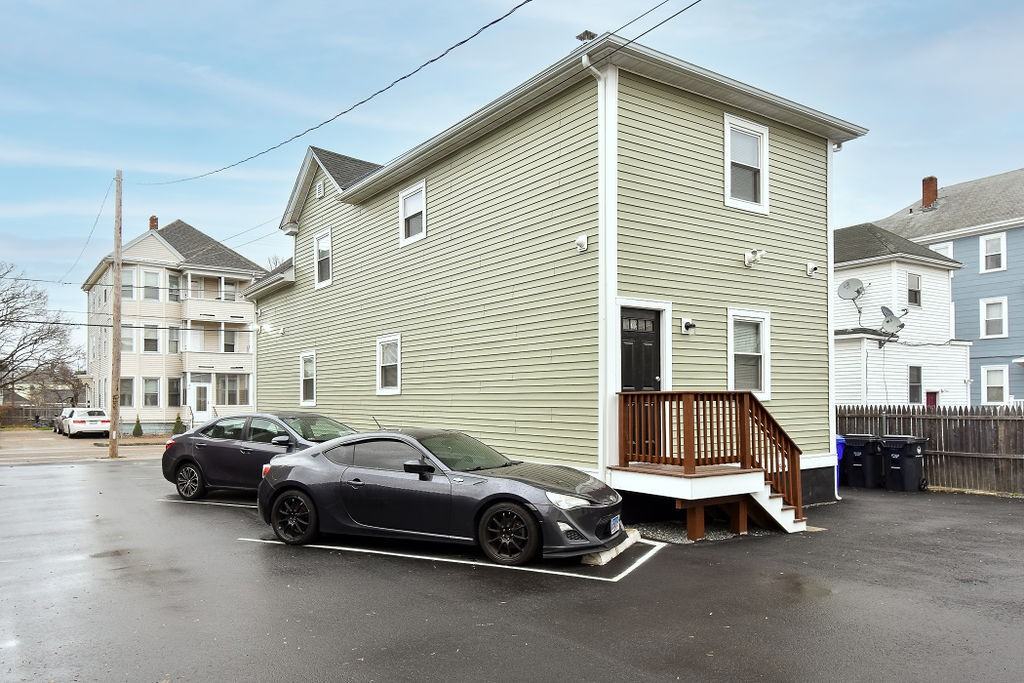 39 Benefit Street - Photo 4 of 15