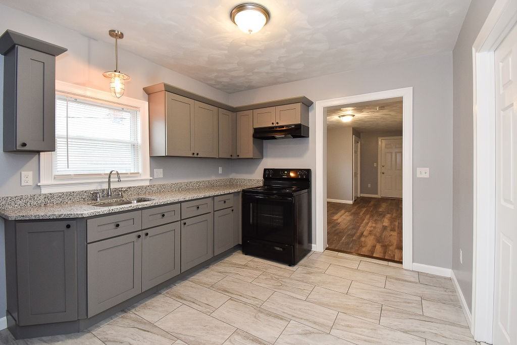 39 Benefit Street - Photo 5 of 15