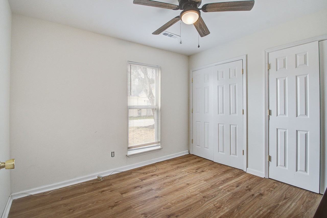 2451 Castlereagh Rd #3 - Photo 4 of 7