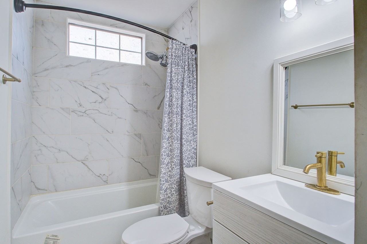 2451 Castlereagh Rd #3 - Photo 5 of 7