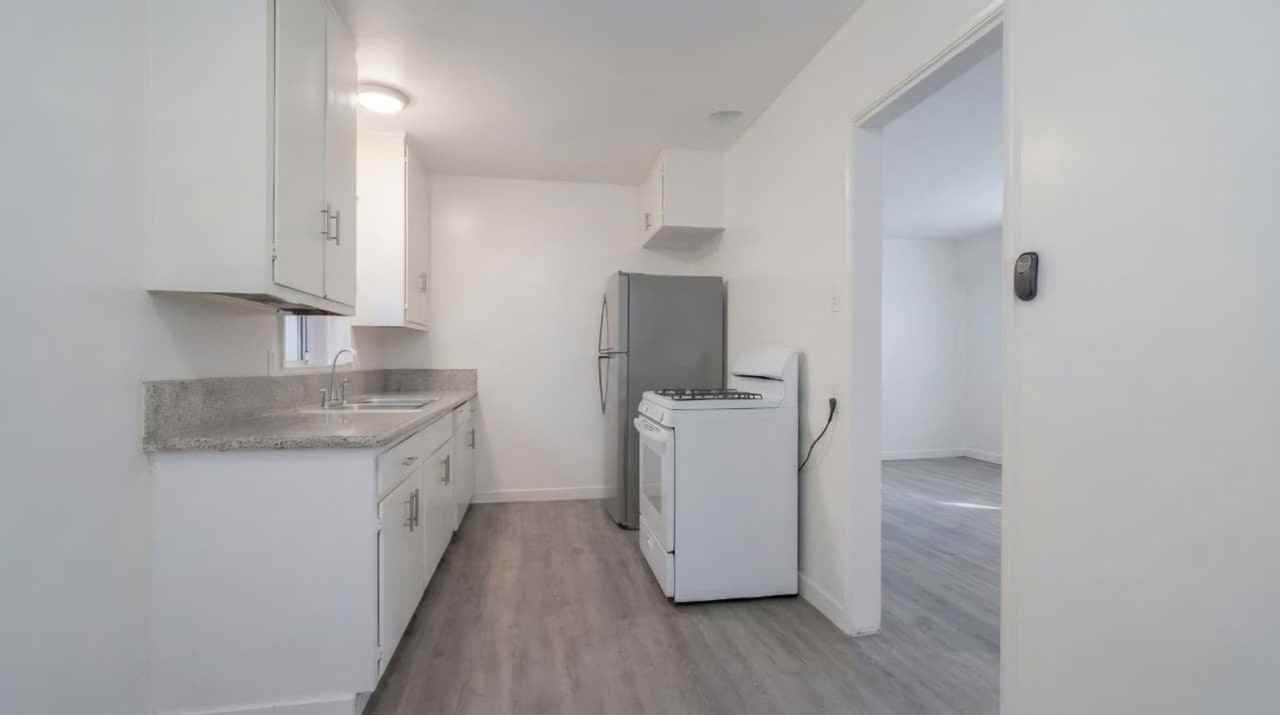 1124-1128 W. 110th - Photo 2 of 20