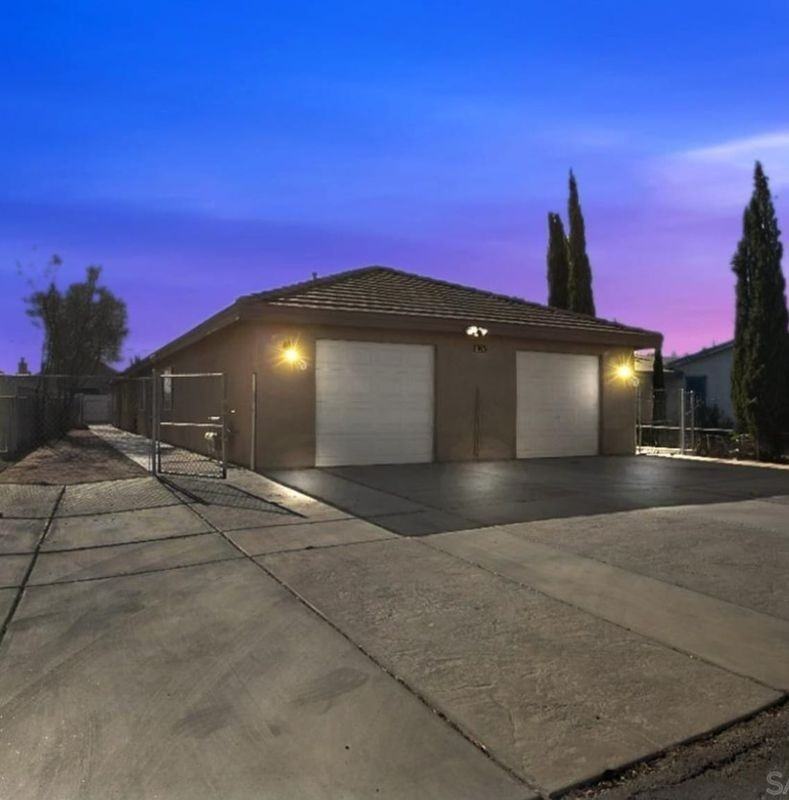 16475 Vine St - Photo 4 of 32