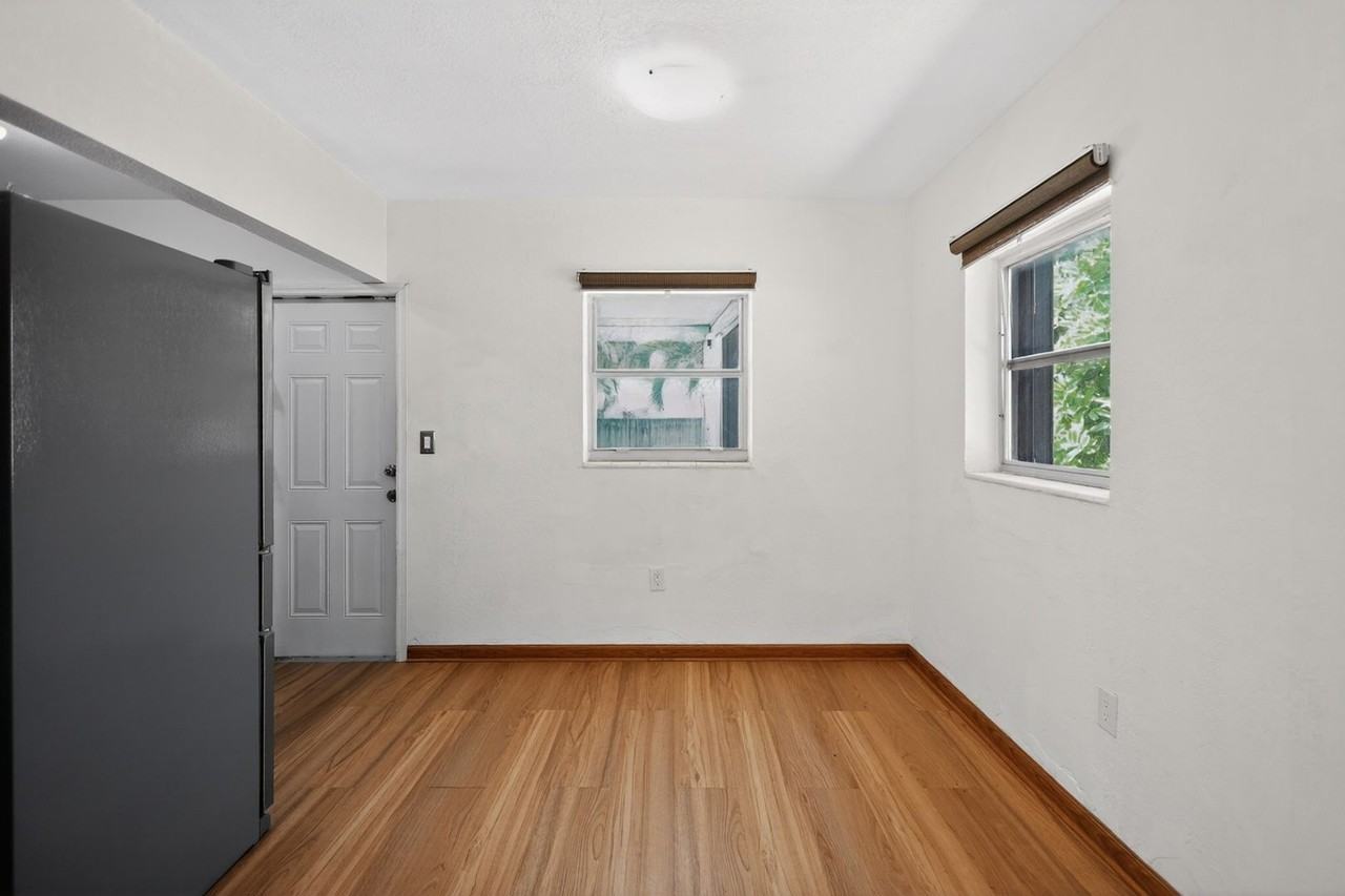 76 Ne 170th St - Photo 5 of 31