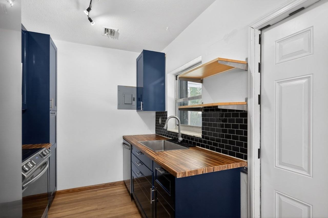76 Ne 170th St - Photo 3 of 31