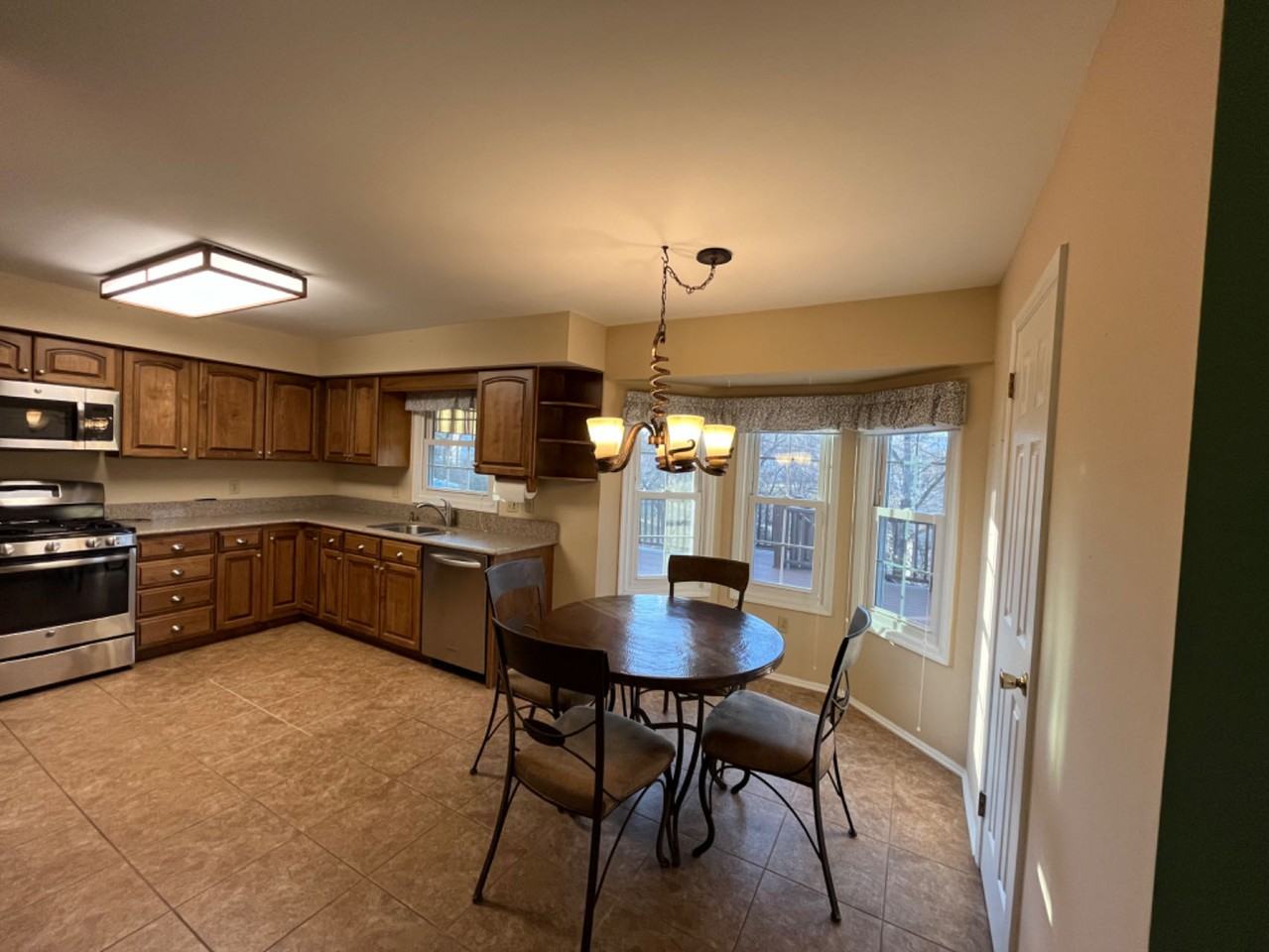 48 Shelly Lane - Photo 3 of 27