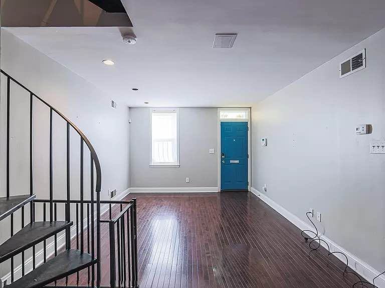 748 Mchenry St - Photo 2 of 17