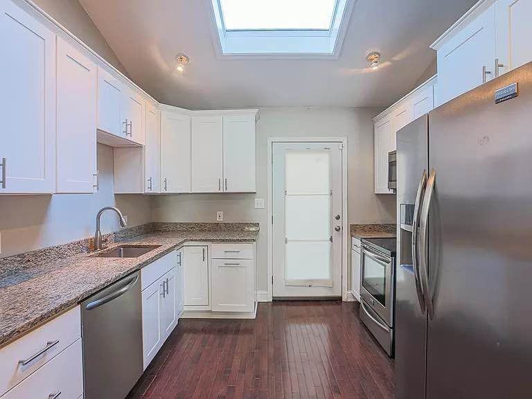 748 Mchenry St - Photo 3 of 17