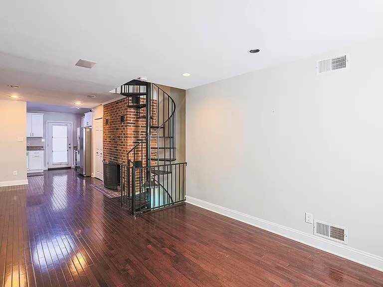 748 Mchenry St - Photo 4 of 17