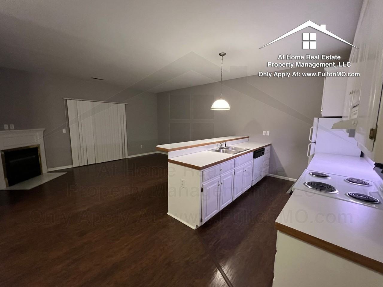 1009 Boulder Ct - Photo 2 of 17