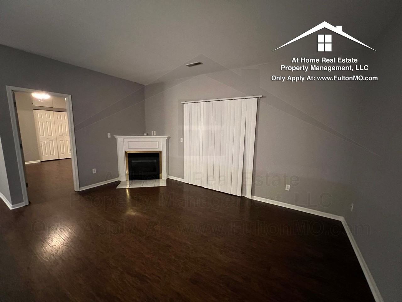 1009 Boulder Ct - Photo 4 of 17
