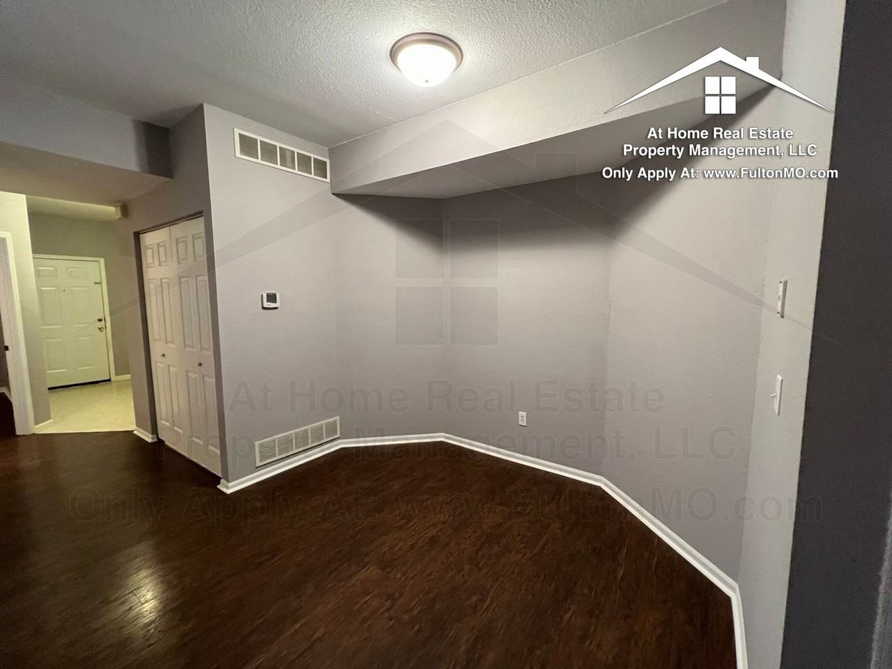 1009 Boulder Ct - Photo 5 of 17