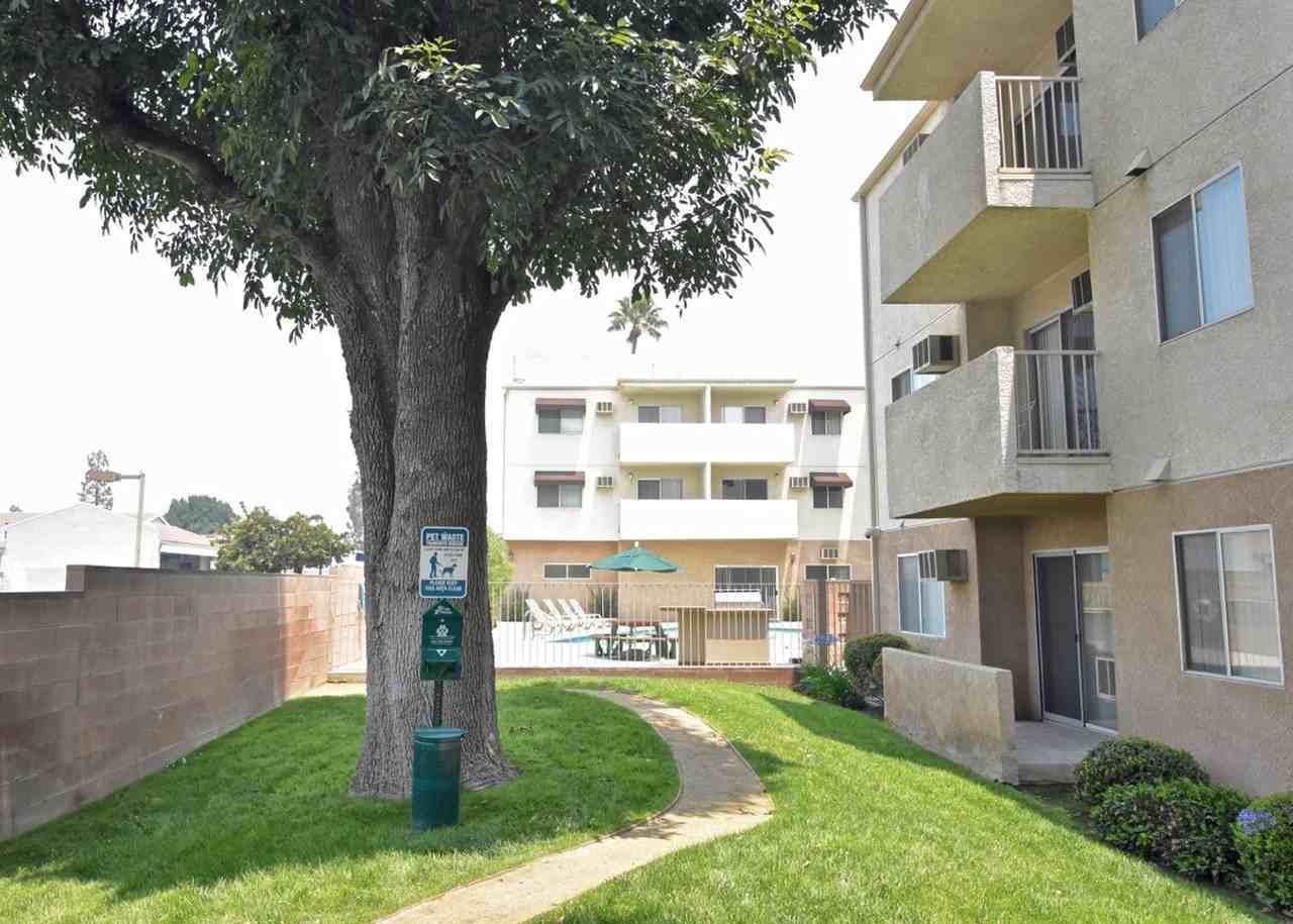 18415 Dearborn Street - Photo 3 of 5