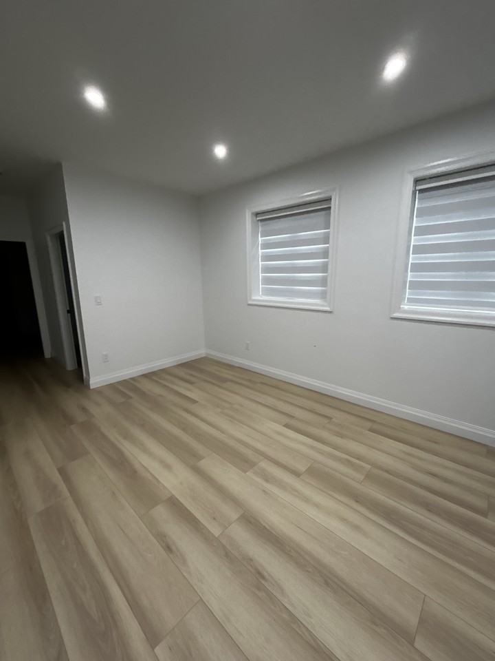 3230 144 Street - Photo 4 of 12
