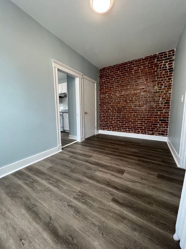 47 Hooker St - Photo 4 of 10