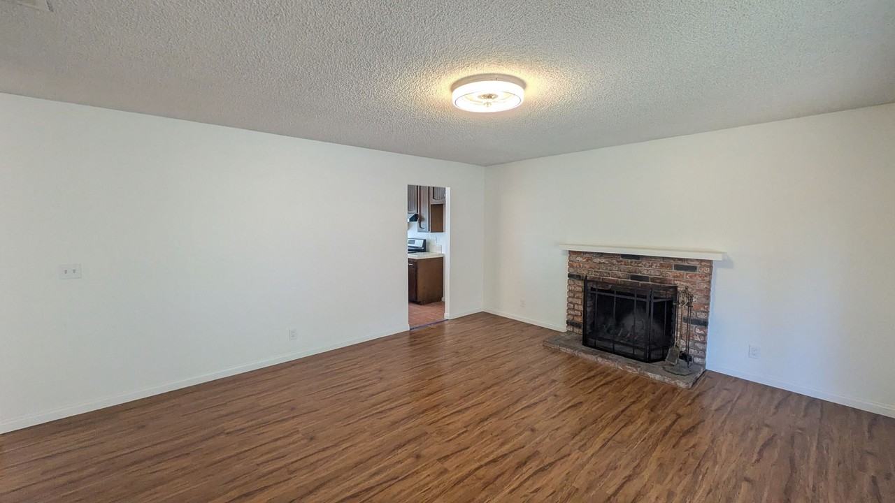 3221 Lemon Ln - Photo 3 of 35